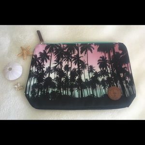 Island Sole - Hawaiian beach tropical clutch (NWOT)
